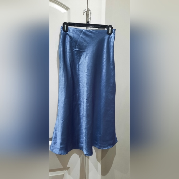 Shein silk satin skirts - Picture 4 of 5